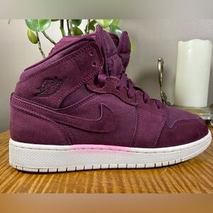 Nike Air Jordan Retro 1 Mid Bordeaux Shoes 7Y 7Mens 8.5 Women’s Sneakers